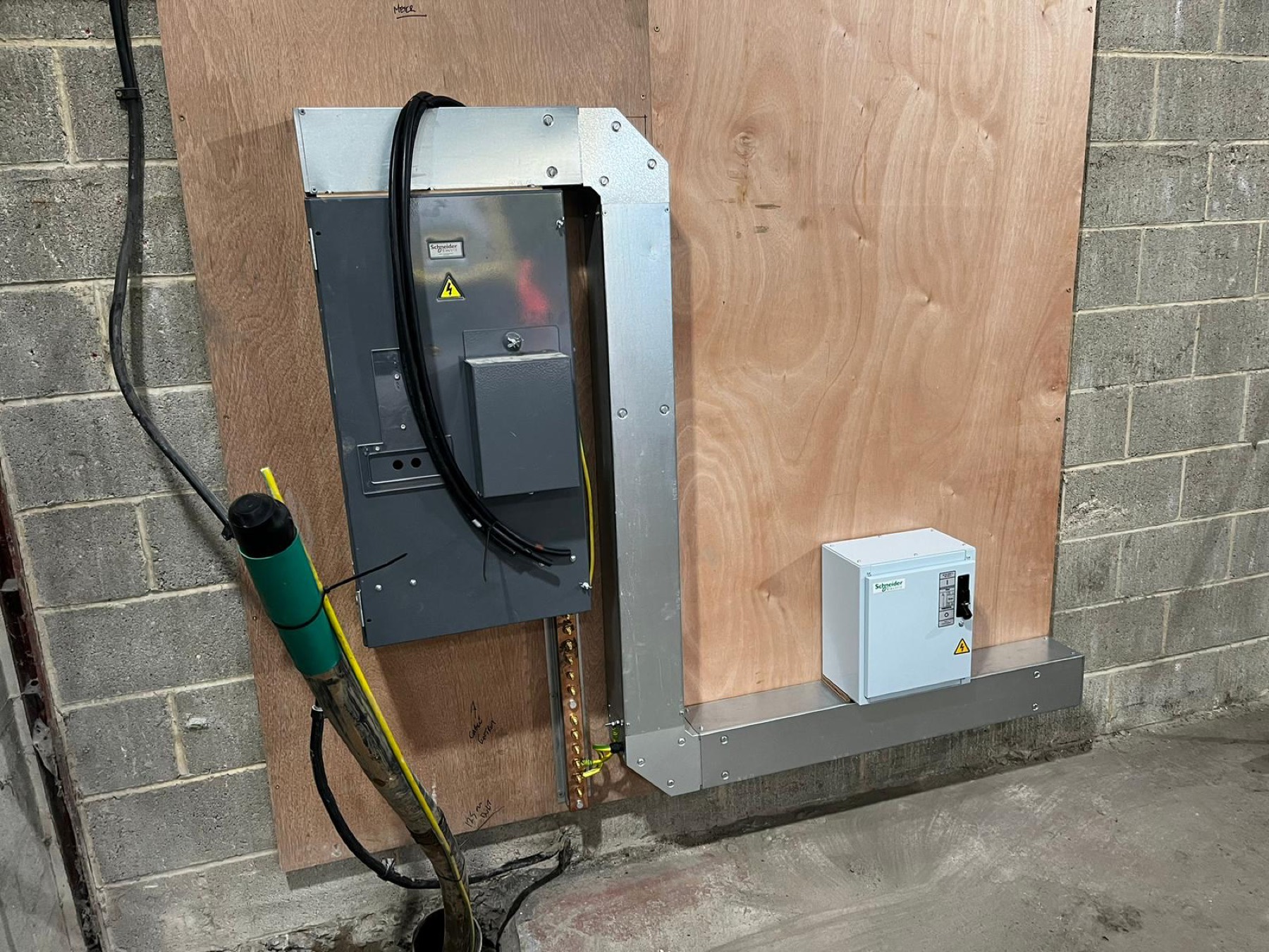 Commercial distribution board & isolator